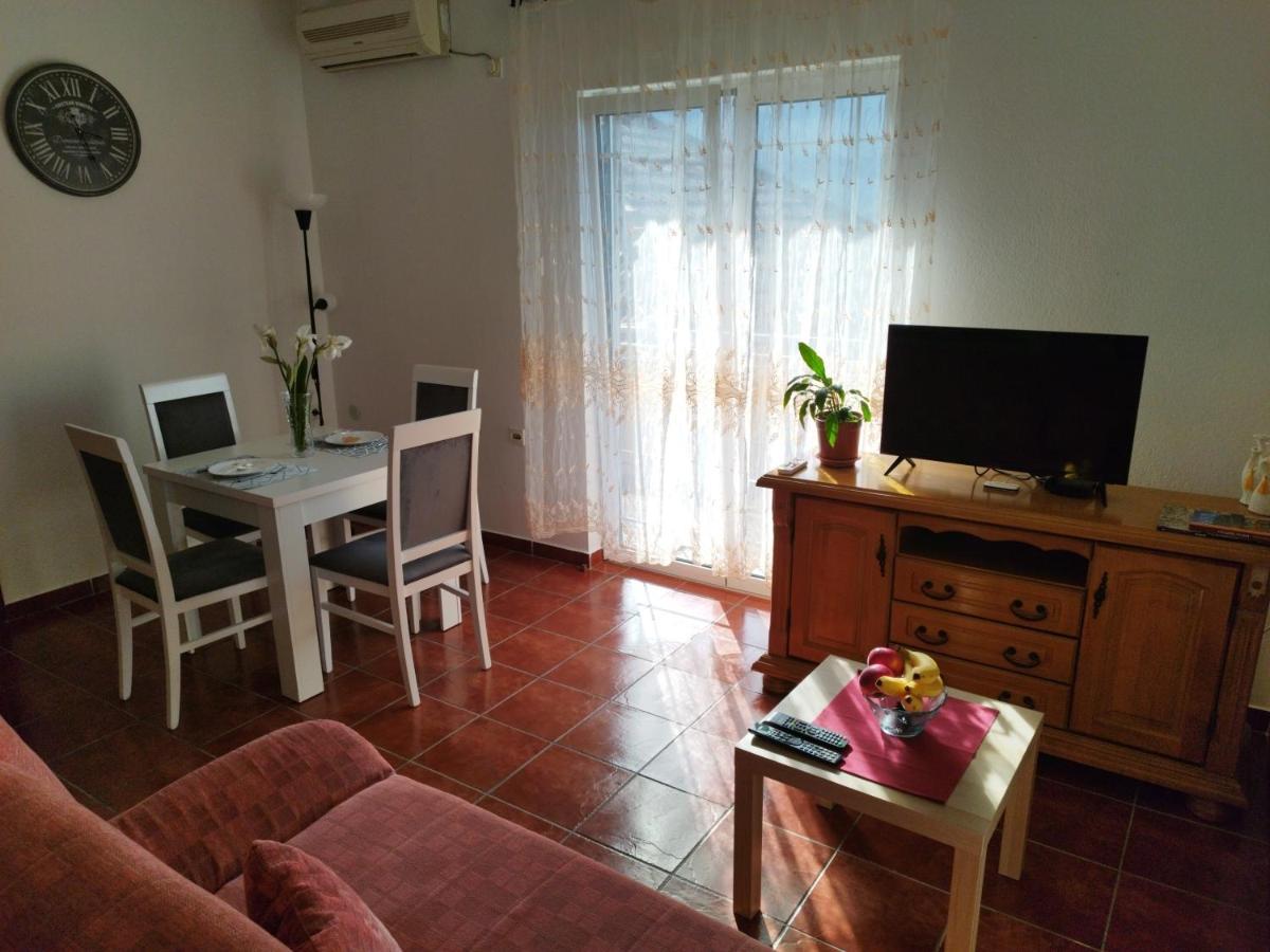 Milka Apartment Kotor Luaran gambar
