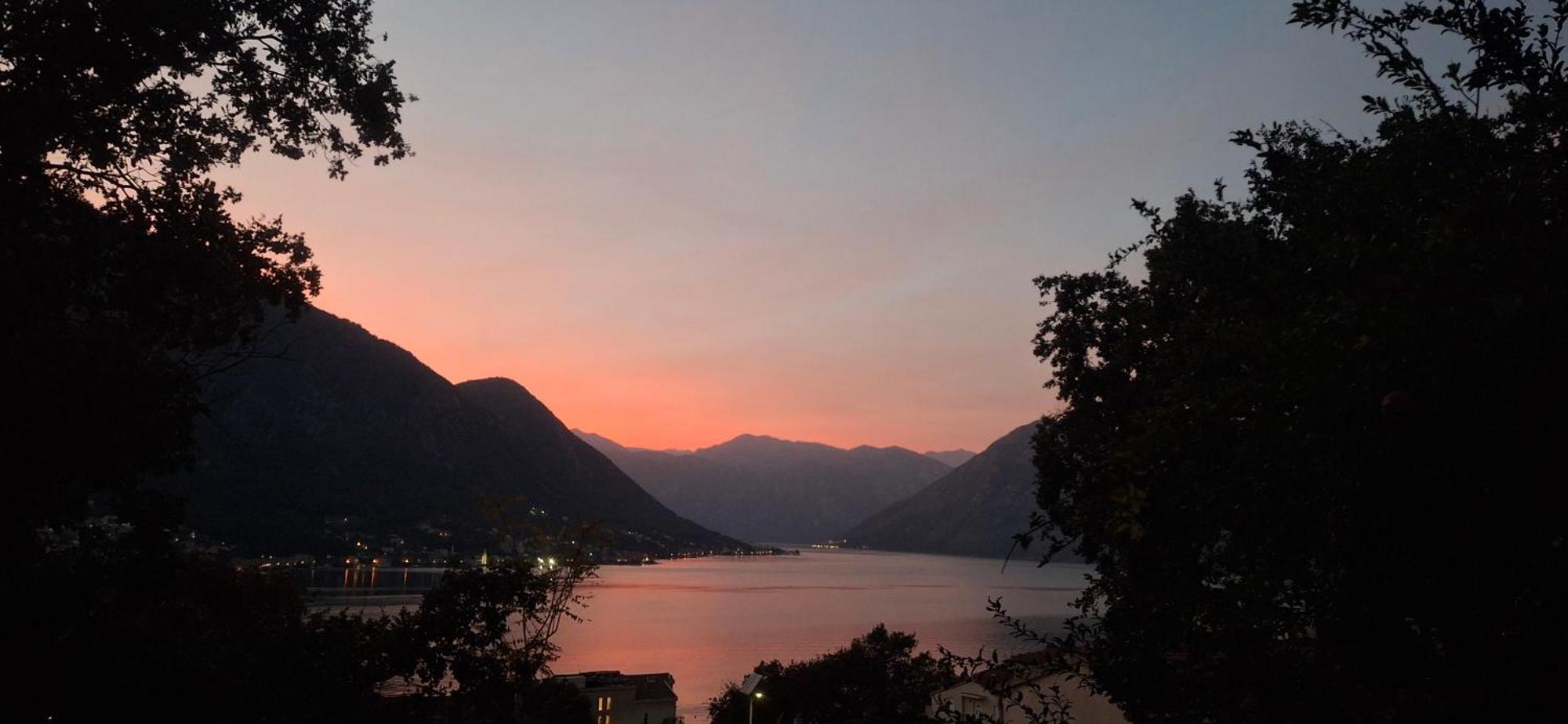 Milka Apartment Kotor Luaran gambar